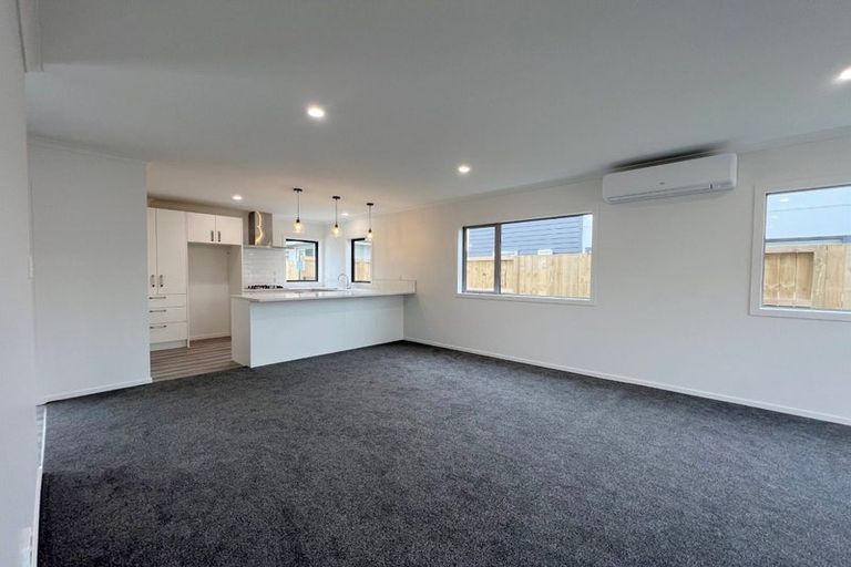 Photo of property in 94 Papatupu Way, Kumeu, 0810