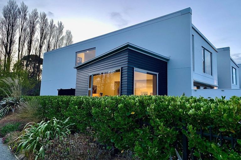 Photo of property in 17 Seager Lane, Hillmorton, Christchurch, 8024