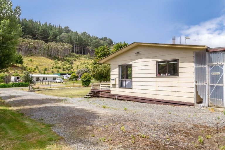 Photo of property in 16 Mclaughlin Drive, Tinui, Masterton, 5889