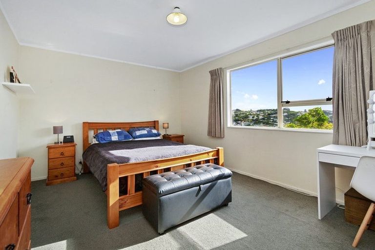 Photo of property in 102 Stewart Drive, Newlands, Wellington, 6037