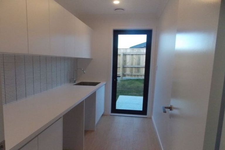 Photo of property in 18 Sardinia Grove, Fitzherbert, Palmerston North, 4410