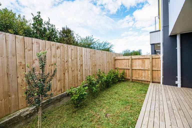 Photo of property in 43b/4 Waimumu Road, Massey, Auckland, 0614