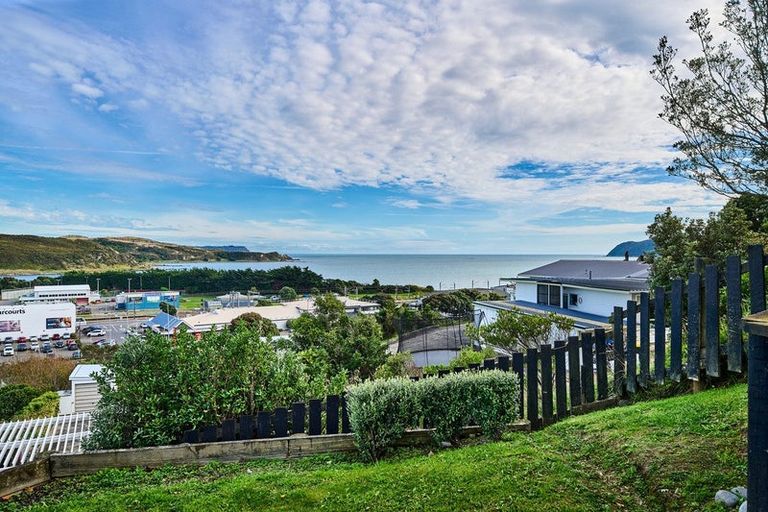Photo of property in 9 Mana View Road, Paremata, Porirua, 5026