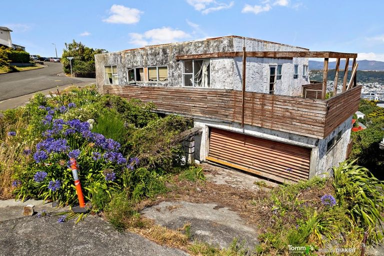 Photo of property in 4 Puketiro Avenue, Northland, Wellington, 6012