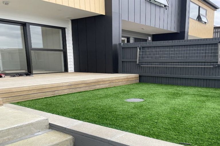 Photo of property in 11/13 Grove Lane, Pakuranga, Auckland, 2010