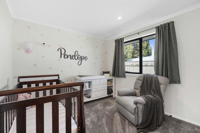 Photo of property in 7 Angus Place, Carterton, 5713