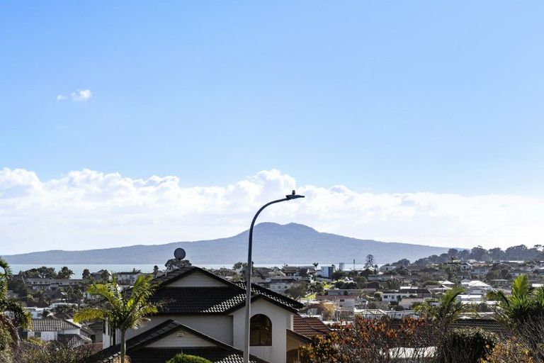 Photo of property in 23 Gillard Place, Eastern Beach, Auckland, 2012