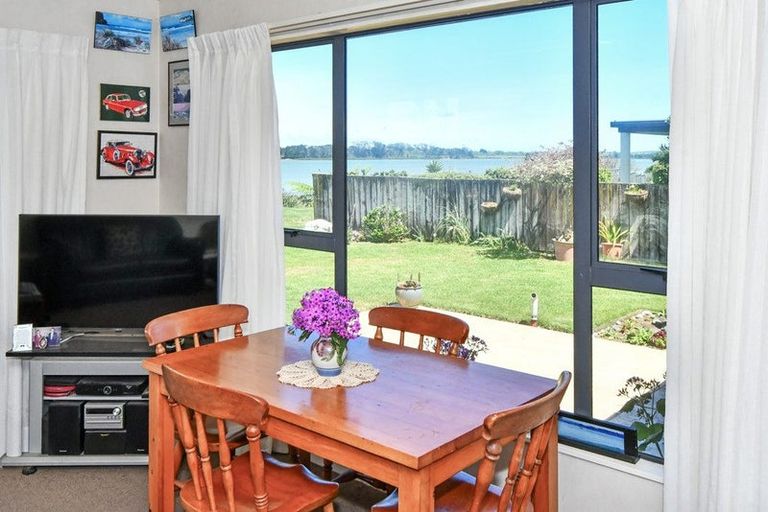 Photo of property in 21 Crannich Place, Wattle Downs, Auckland, 2103
