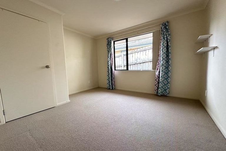 Photo of property in 10 Nimstedt Avenue, Oteha, Auckland, 0632