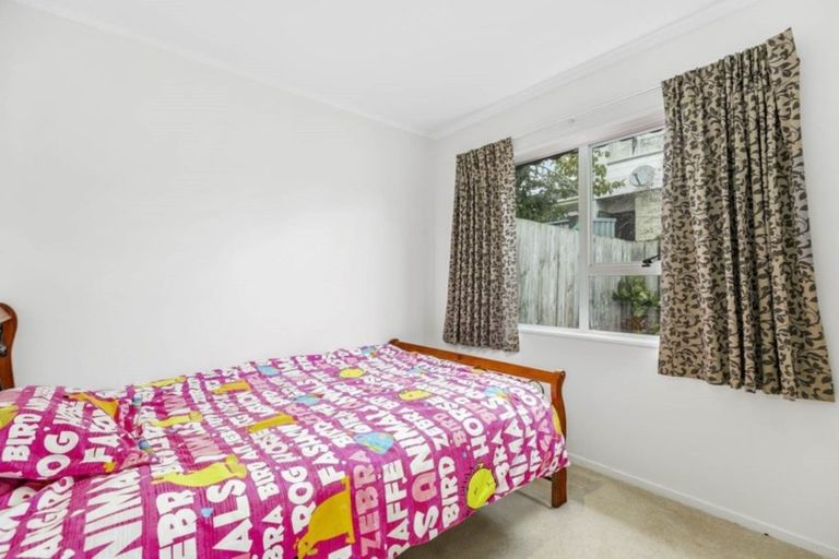 Photo of property in 94 Lynwood Road, New Lynn, Auckland, 0600
