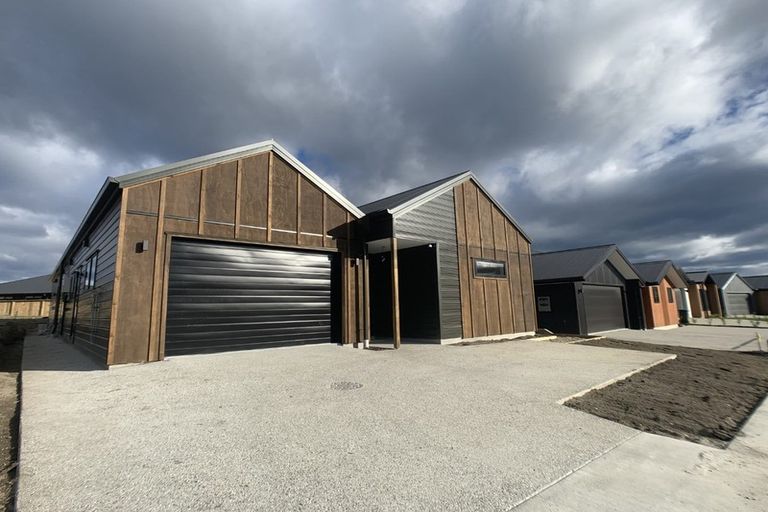 Photo of property in 13 Leicester Street, Jacks Point, 9371