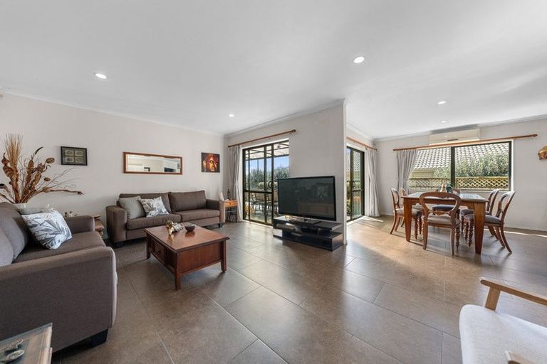 Photo of property in 33 Ruze Vida Drive, Massey, Auckland, 0614