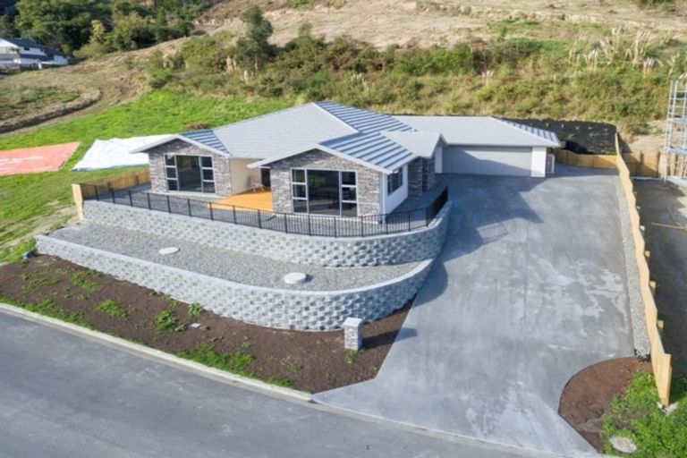 Photo of property in 99 Kakariki Grove, Waikanae, 5036