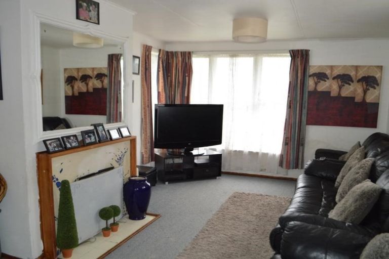 Photo of property in 27 Natone Street, Waitangirua, Porirua, 5024