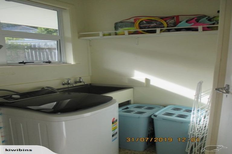 Photo of property in 90 Kenmore Street, Newlands, Wellington, 6037