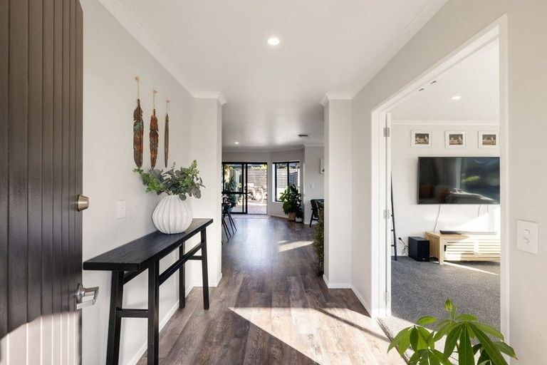 Photo of property in 28 Madison Street, Cambridge, 3434