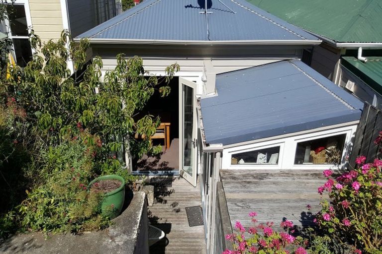 Photo of property in 102 Wallace Street, Mount Cook, Wellington, 6021