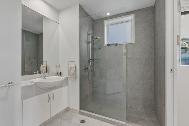 Photo of property in 2/12 Maunganui Road, Mount Maunganui, 3116