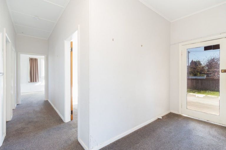 Photo of property in 11 Cochrane Street, Fairy Springs, Rotorua, 3015