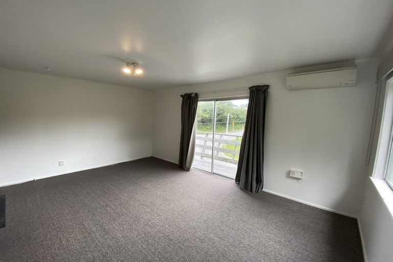 Photo of property in 2/15 Wakely Road, Newlands, Wellington, 6037