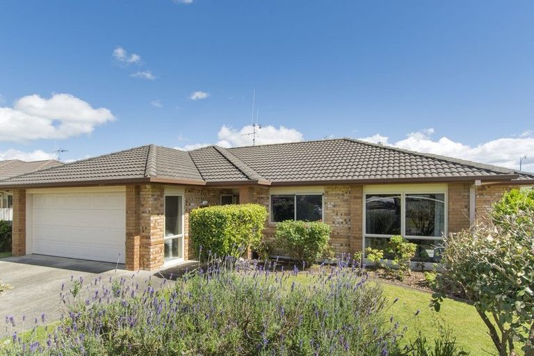 Photo of property in 2 Mcleod Place, Papamoa Beach, Papamoa, 3118