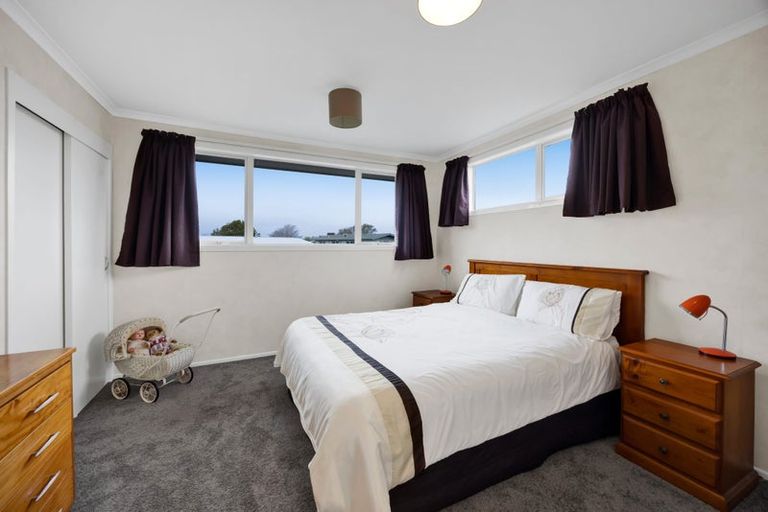 Photo of property in 21 Longview Drive, Merrilands, New Plymouth, 4312