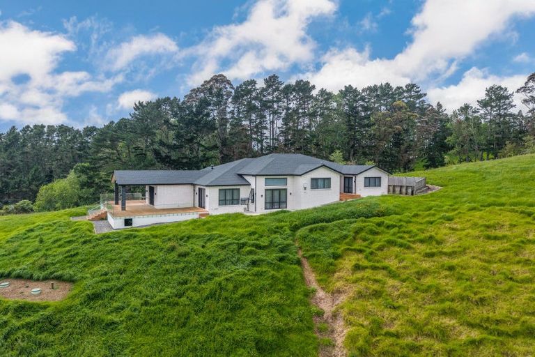 Photo of property in 300 Whitford Road, Whitford, 2576