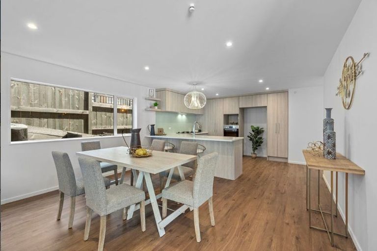 Photo of property in 21 Lawson Creek Street, Massey, Auckland, 0614