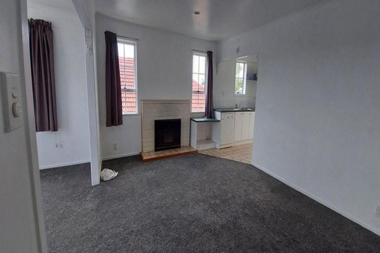 Photo of property in 129 Mcleod Road, Te Atatu South, Auckland, 0610