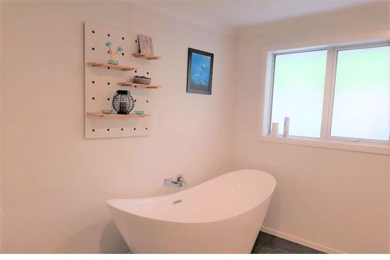 Photo of property in 17 Banks Boulevard, Whitby, Porirua, 5024