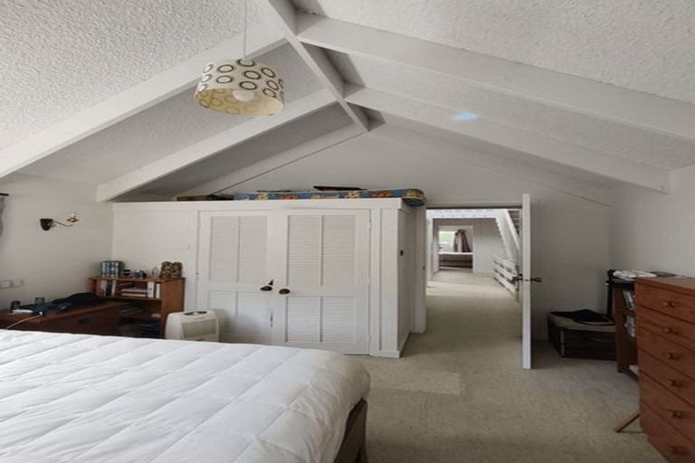 Photo of property in 1 Kim Street, Khandallah, Wellington, 6035