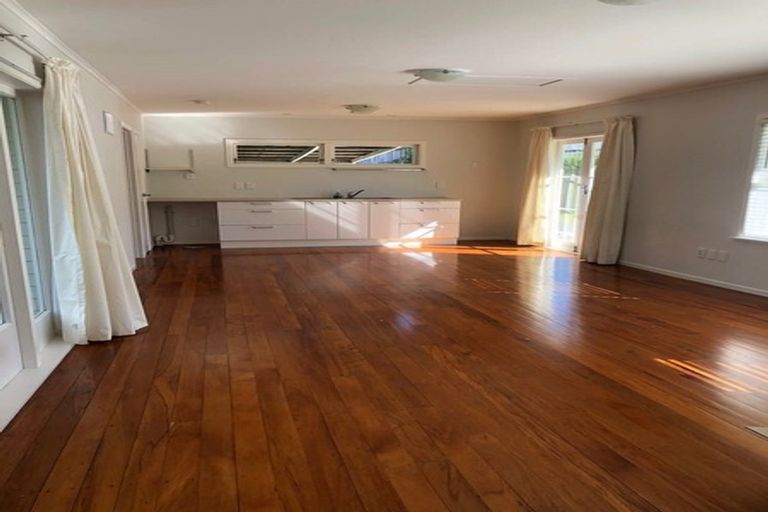 Photo of property in 5 Domain Road, Mangere Bridge, Auckland, 2022