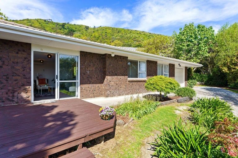 Photo of property in 61 Kakariki Grove, Waikanae, 5036