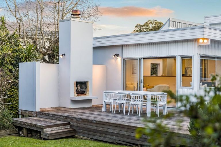 Photo of property in 16 Prestige Place, Castor Bay, Auckland, 0620