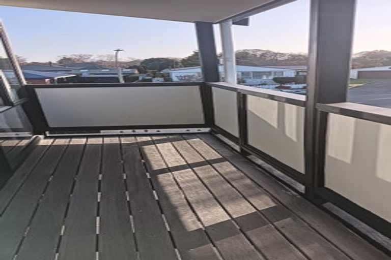 Photo of property in 10 Inca Place, Redwood, Christchurch, 8051