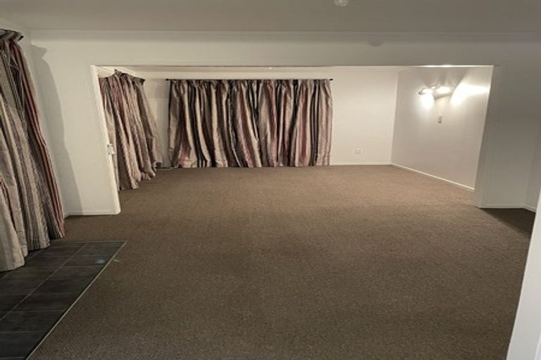 Photo of property in 2/92 Moore Street, Hillcrest, Auckland, 0627