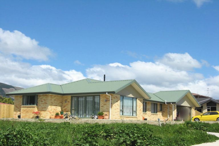 Photo of property in 19 Liverpool Terrace, Stoke, Nelson, 7011