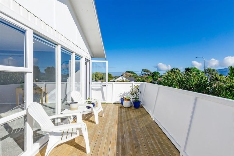 Photo of property in 1 Hadfield Place, Paraparaumu Beach, Paraparaumu, 5032