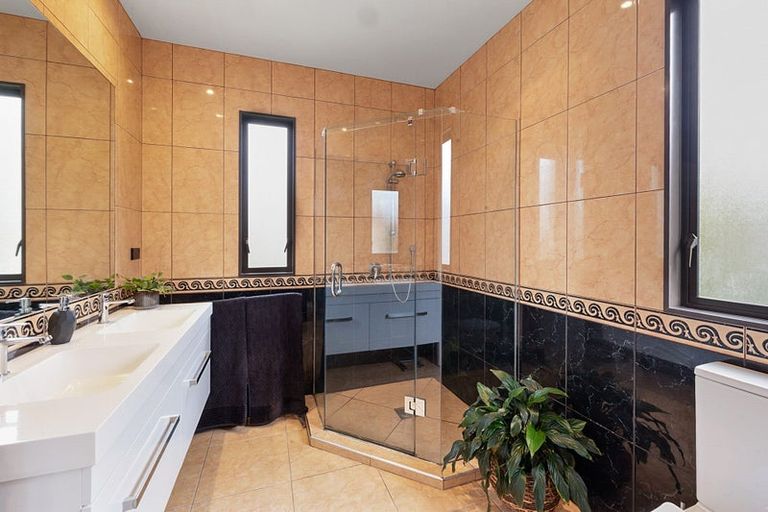 Photo of property in 8 Tupare Place, Highlands Park, New Plymouth, 4312
