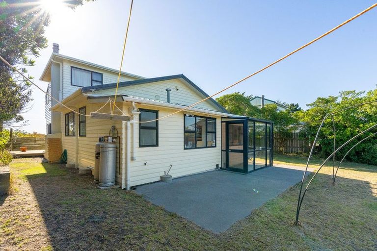 Photo of property in 105 Rua Avenue, Waitarere Beach, Levin, 5510