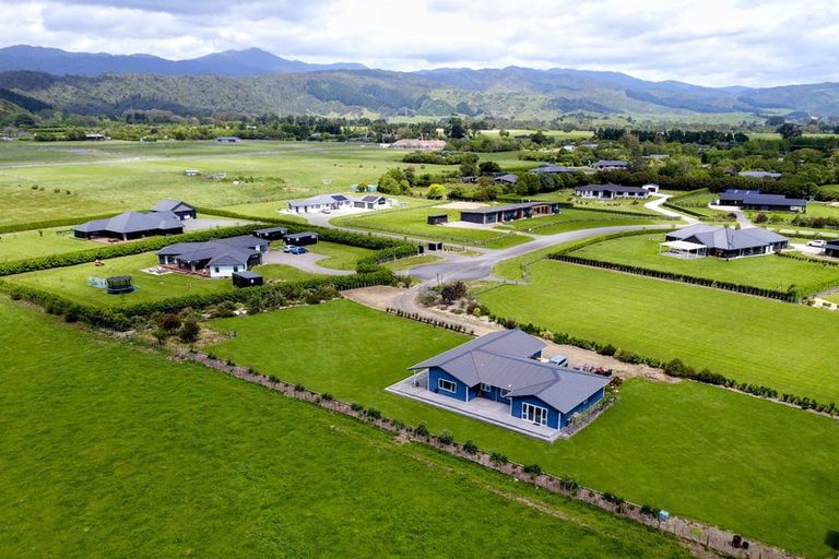Photo of property in 33 Oriwa Lane, Levin, 5571