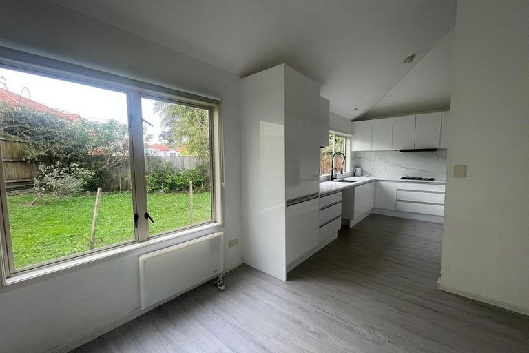 Photo of property in 3 Dainton Place, New Lynn, Auckland, 0600