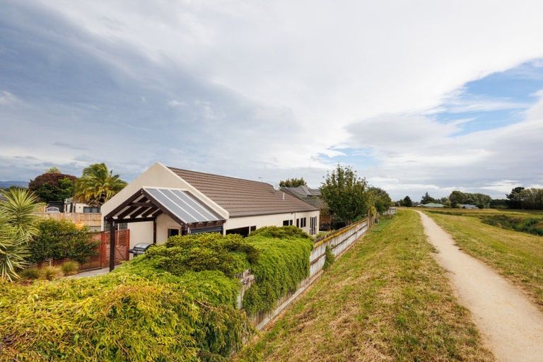 Photo of property in 19 Rothesay Place, Highbury, Palmerston North, 4412