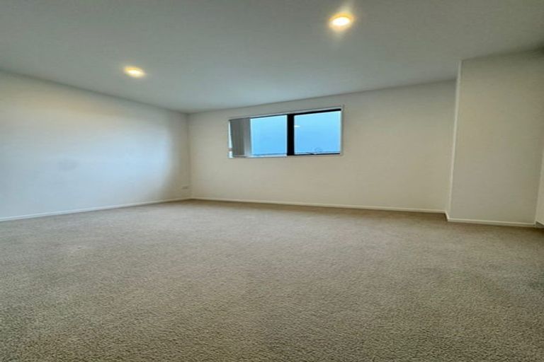 Photo of property in 9b Poruru Close, Papakura, 2110