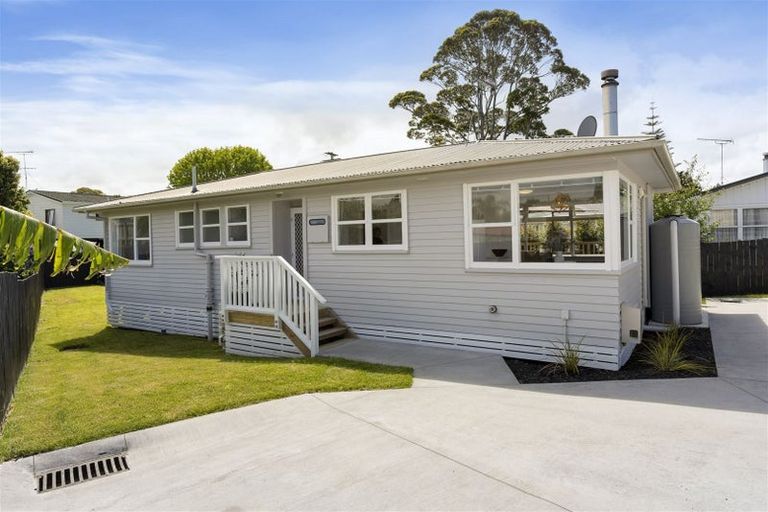 Photo of property in 17b Roseneath Place, Birkdale, Auckland, 0626