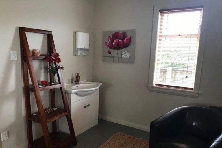Photo of property in 128 Wilsons Road, Saint Martins, Christchurch, 8022