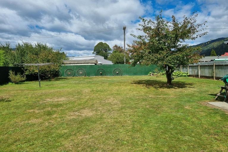 Photo of property in 6 Hampden Street, Murchison, 7007
