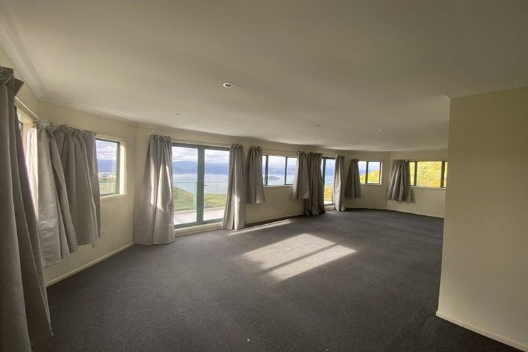 Photo of property in 9d Edgecombe Street, Newlands, Wellington, 6037