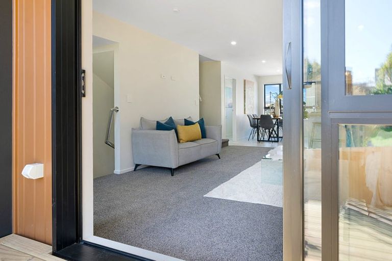 Photo of property in 11 Sarona Avenue, Glen Eden, Auckland, 0602