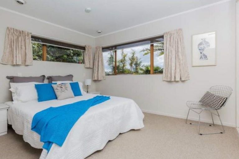 Photo of property in 2/14 Hollyhock Place, Browns Bay, Auckland, 0630
